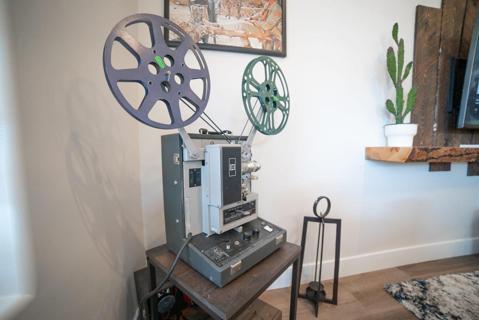 Hollywood Hangout - New West Properties カナブ エクステリア 写真
