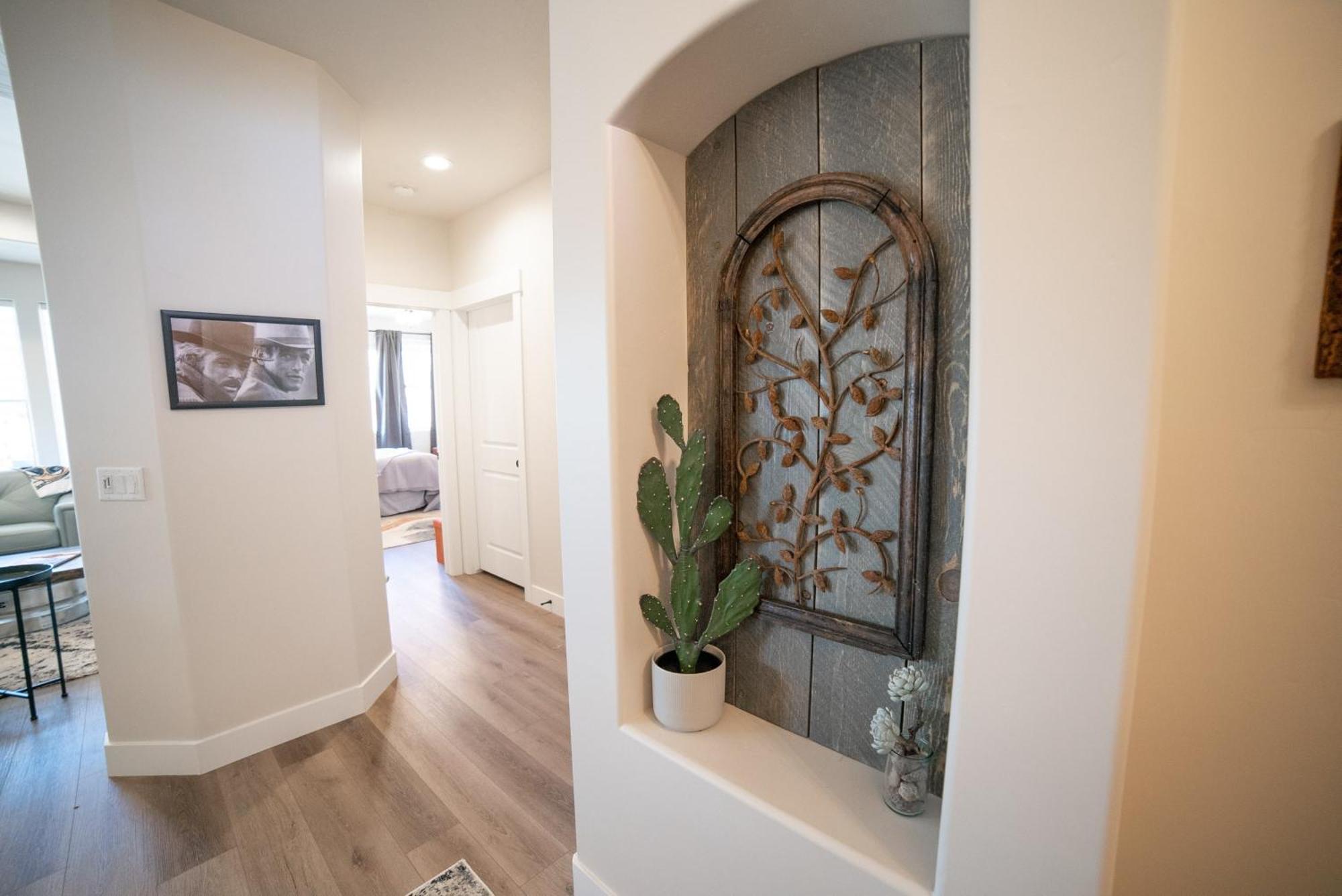 Hollywood Hangout - New West Properties カナブ エクステリア 写真