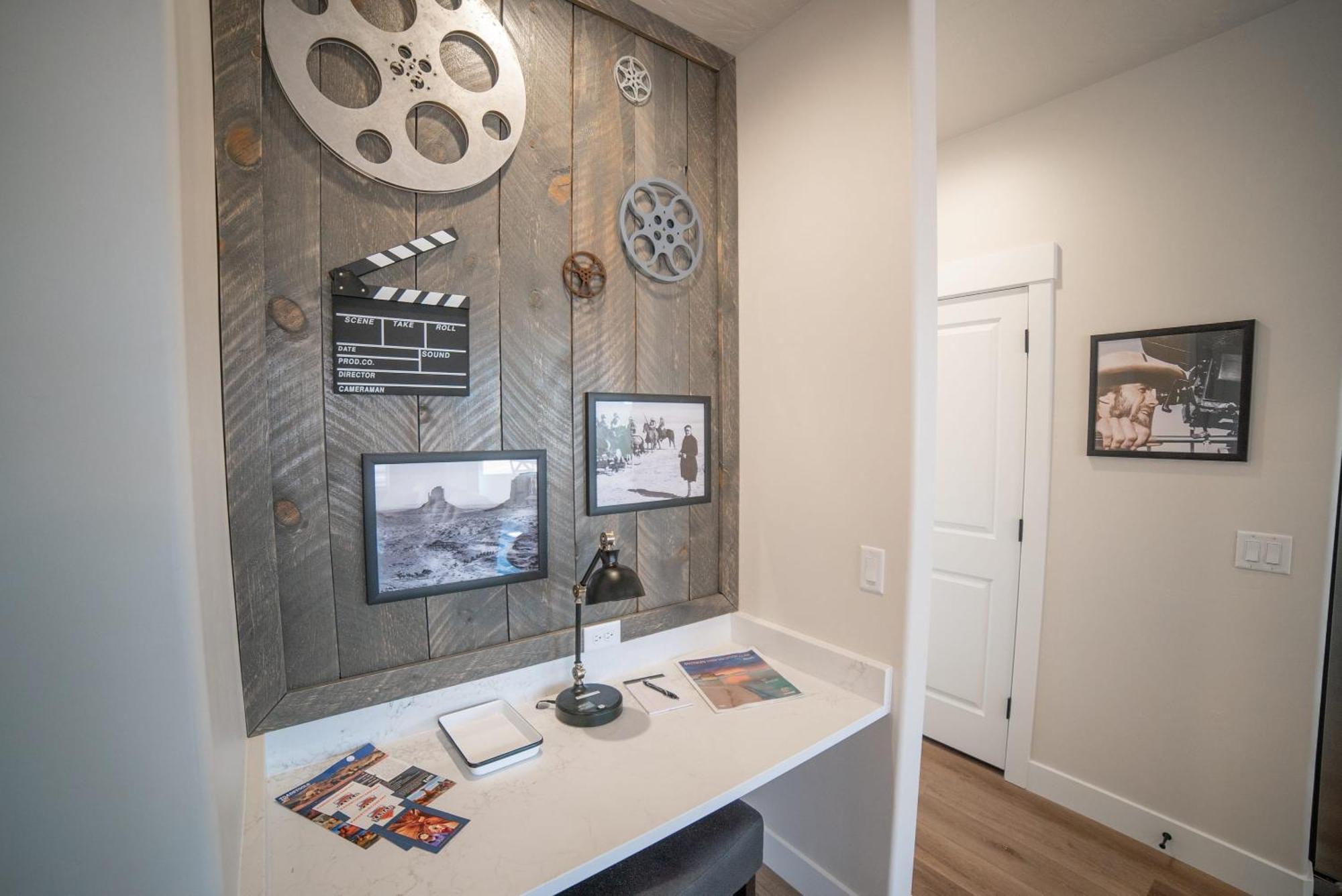 Hollywood Hangout - New West Properties カナブ エクステリア 写真